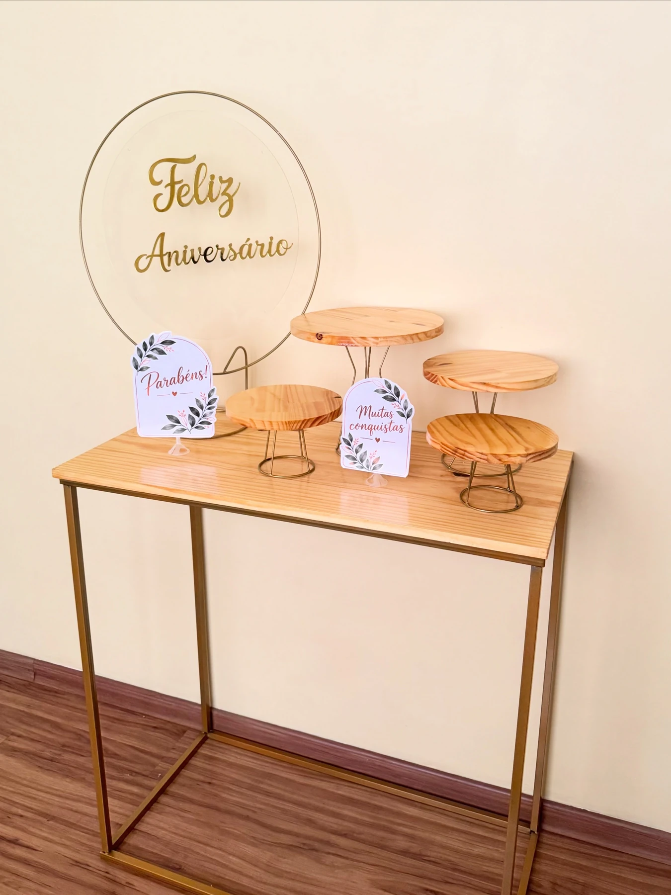Feliz aniversário em madeira